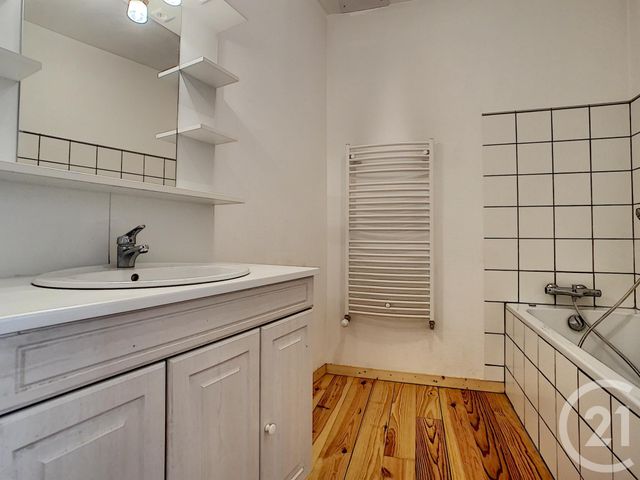 Appartement F4 à vendre - 4 pièces - 116.53 m2 - LE PUY EN VELAY - 43 - AUVERGNE - Century 21 L'Agence Du Velay Appartement F4 à vendre - 4 pièces - 116.53 m2 - LE PUY EN VELAY - 43 - AUVERGNE - Century 21 L'Agence Du Velay