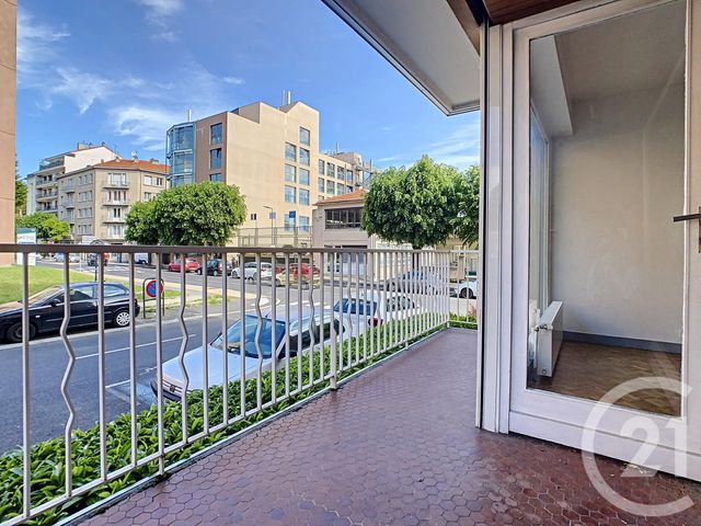 Appartement T2 à vendre - 3 pièces - 54.14 m2 - VALS PRES LE PUY - 43 - AUVERGNE - Century 21 L'Agence Du Velay Appartement T2 à vendre - 3 pièces - 54.14 m2 - VALS PRES LE PUY - 43 - AUVERGNE - Century 21 L'Agence Du Velay