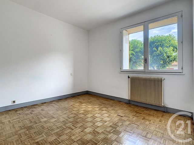 Appartement T2 à vendre - 3 pièces - 54.14 m2 - VALS PRES LE PUY - 43 - AUVERGNE - Century 21 L'Agence Du Velay Appartement T2 à vendre - 3 pièces - 54.14 m2 - VALS PRES LE PUY - 43 - AUVERGNE - Century 21 L'Agence Du Velay