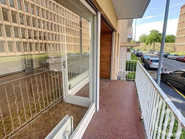 Appartement T2 à vendre - 3 pièces - 54.14 m2 - VALS PRES LE PUY - 43 - AUVERGNE - Century 21 L'Agence Du Velay Appartement T2 à vendre - 3 pièces - 54.14 m2 - VALS PRES LE PUY - 43 - AUVERGNE - Century 21 L'Agence Du Velay