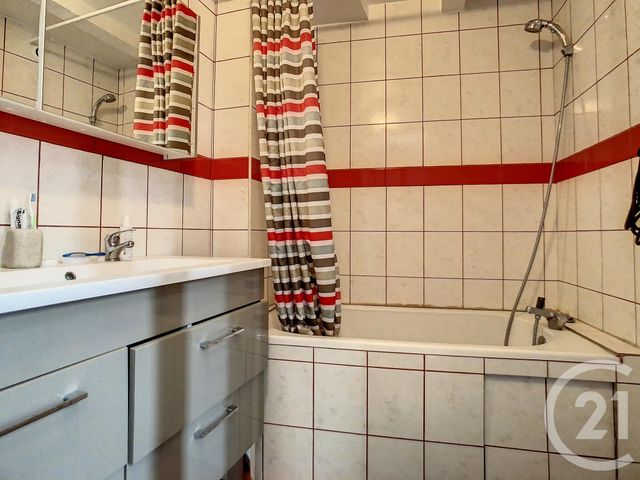 Appartement F3 à vendre - 3 pièces - 68.05 m2 - BRIVES CHARENSAC - 43 - AUVERGNE - Century 21 L'Agence Du Velay