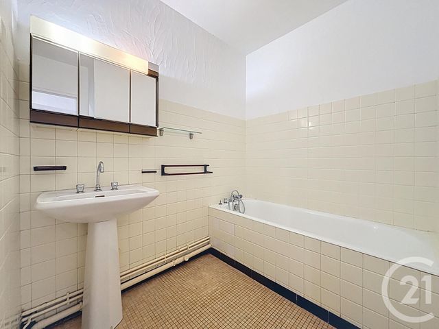 Appartement T3 à vendre - 3 pièces - 76.01 m2 - ESPALY ST MARCEL - 43 - AUVERGNE - Century 21 L'Agence Du Velay