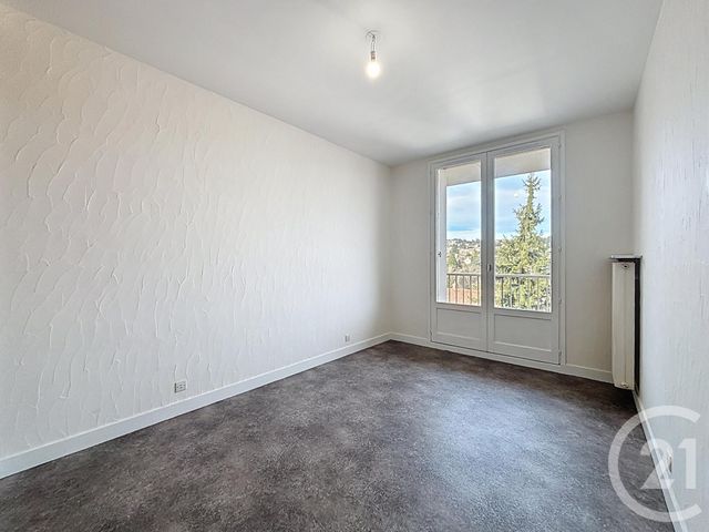 Appartement T3 à vendre - 3 pièces - 76.01 m2 - ESPALY ST MARCEL - 43 - AUVERGNE - Century 21 L'Agence Du Velay