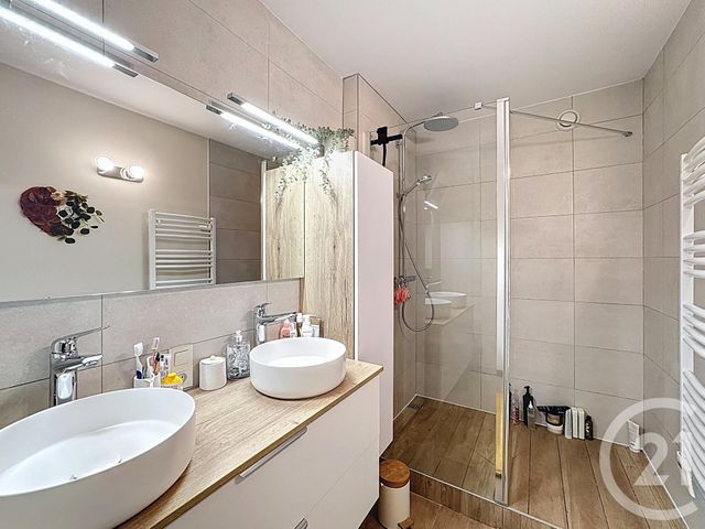 Appartement F2 à vendre - 3 pièces - 57.62 m2 - VALS PRES LE PUY - 43 - AUVERGNE - Century 21 L'Agence Du Velay