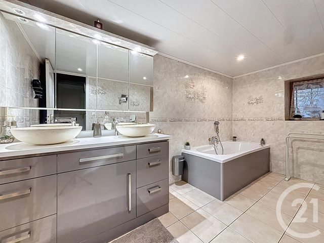 maison à vendre - 7 pièces - 238.0 m2 - LE MONASTIER SUR GAZEILLE - 43 - AUVERGNE - Century 21 L'Agence Du Velay