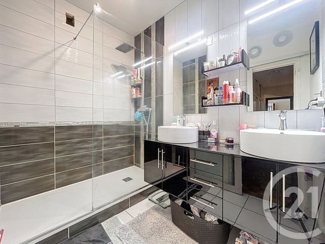 Appartement F4 à vendre - 5 pièces - 107.4 m2 - VALS PRES LE PUY - 43 - AUVERGNE - Century 21 L'Agence Du Velay