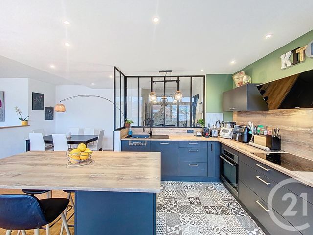 Appartement F4 à vendre - 5 pièces - 107.4 m2 - VALS PRES LE PUY - 43 - AUVERGNE - Century 21 L'Agence Du Velay