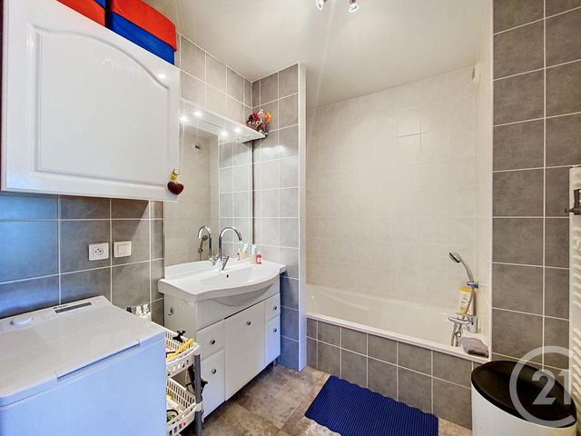 Appartement T4 à vendre - 4 pièces - 85.54 m2 - BRIVES CHARENSAC - 43 - AUVERGNE - Century 21 L'Agence Du Velay