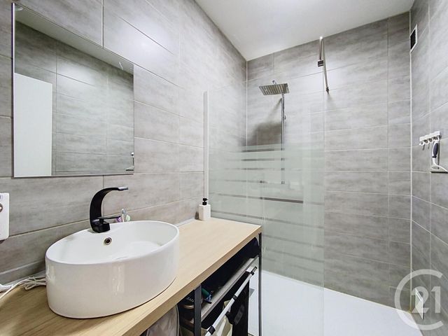 Appartement T3 à vendre - 5 pièces - 80.1 m2 - LE PUY EN VELAY - 43 - AUVERGNE - Century 21 L'Agence Du Velay