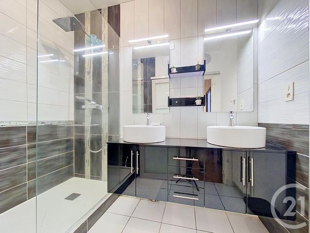 Appartement F4 à vendre - 5 pièces - 107.4 m2 - VALS PRES LE PUY - 43 - AUVERGNE - Century 21 L'Agence Du Velay